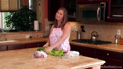 WeAreHairy - Lindsay - Lettuce Chopping