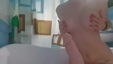 Babe Cumming Hard In The Shower